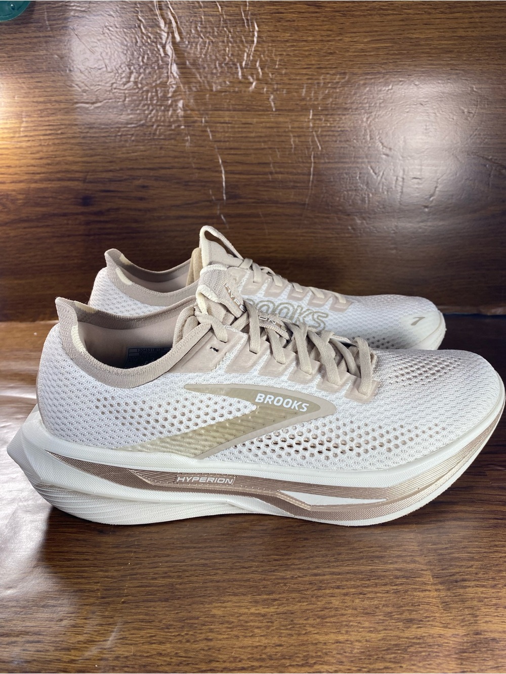 Brooks Hyperion women’s shoe size 8.5